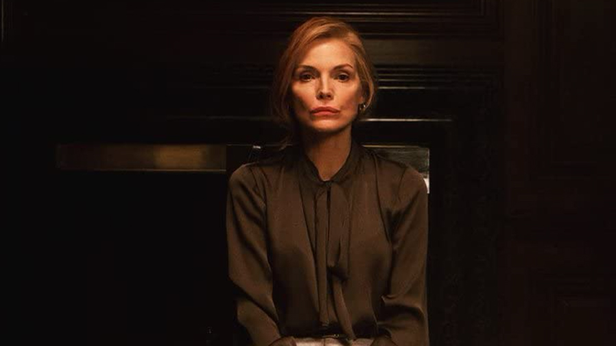 Michelle Pfeiffer casts a hilarious spell in ‘French Exit’